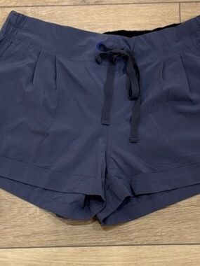 Lululemon Size 4 NWOT Navy Blue Drawstring Athletic Shorts